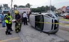 Vuelca auto después de chocar contra otro vehículos en la zona de La Boticaria