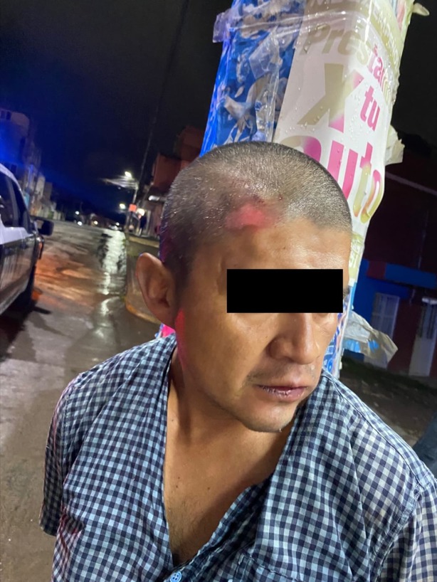 Vecinos detienen y golpean a sujeto que acosaba a una menor en la colonia Floresta de Xalapa