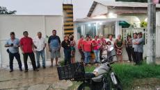 Protestan bajo la lluvia por falta de energía eléctrica en localidades de Acayucan