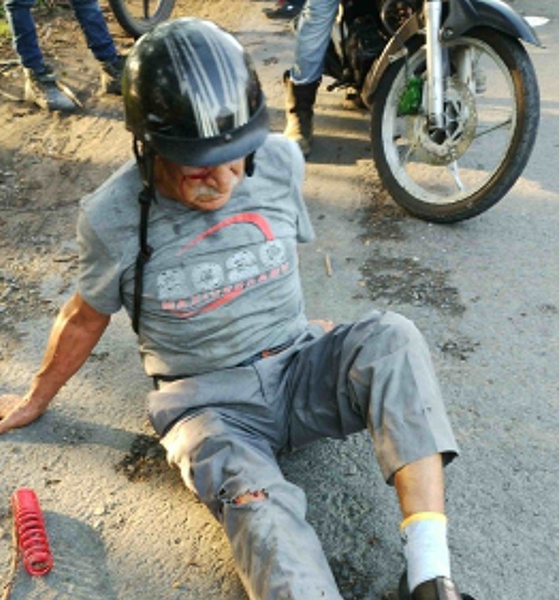 Chocan tres motociclistas en Tierra Blanca