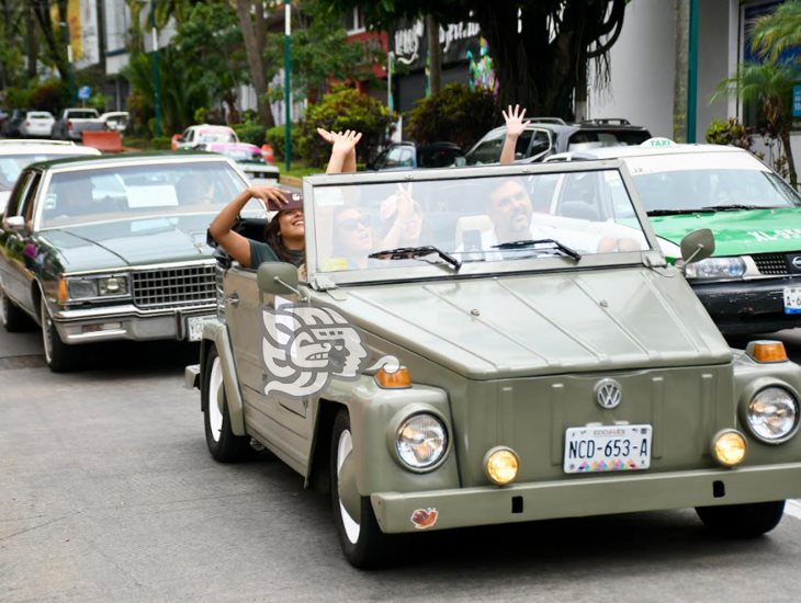 Con desfile de autos antiguos, celebran el Día del Padre en Xalapa (+Video ) 