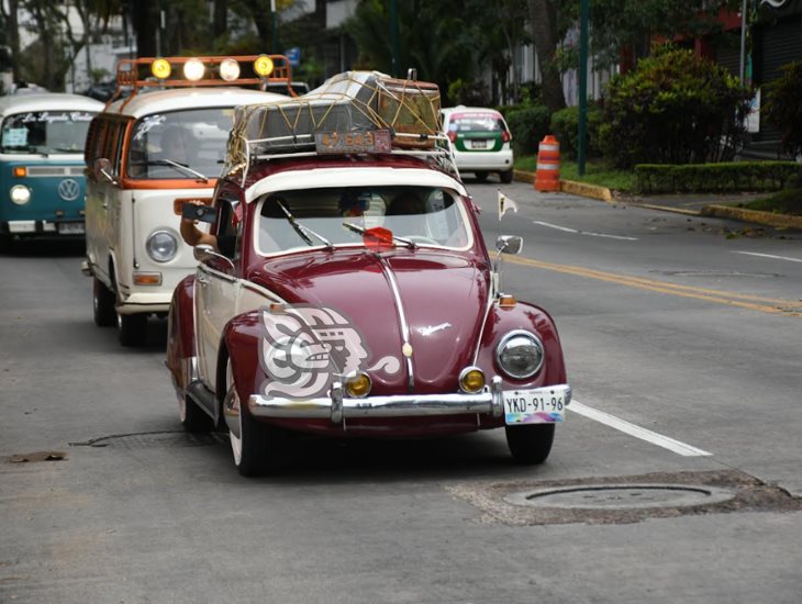 Con desfile de autos antiguos, celebran el Día del Padre en Xalapa (+Video ) 