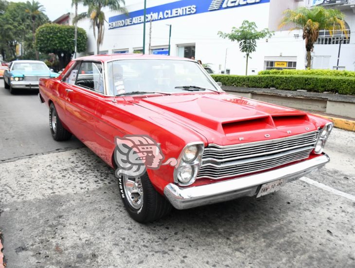 Con desfile de autos antiguos, celebran el Día del Padre en Xalapa (+Video ) 