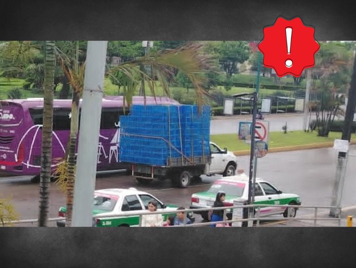 Descuido al volante: chocan auto y camioneta en avenida Lázaro Cárdenas en Xalapa
