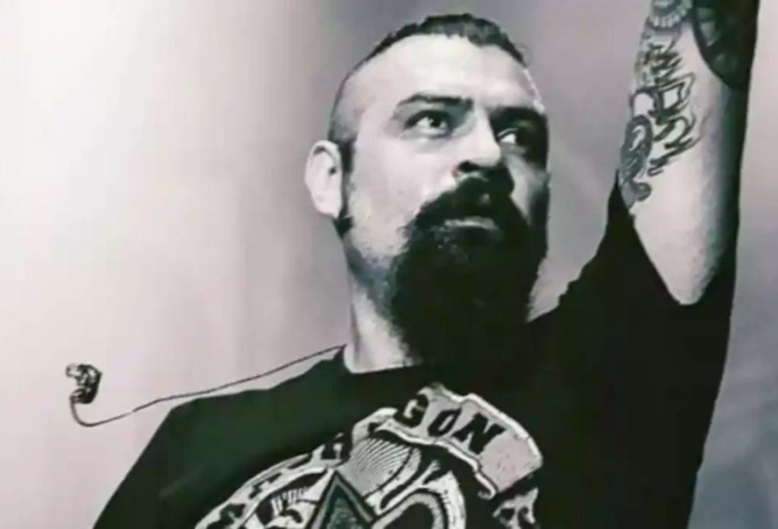 Vocalista de Panteón Rococó, Dr. Shenka, es internado de urgencia; banda pospone concierto