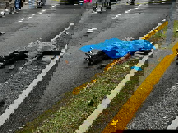 Motociclista pierde el control y fallece en las calles de Veracruz