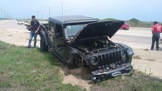 Camioneta Gladiador terminó destrozada tras aparatoso choque en el Malecón de Coatzacoalcos