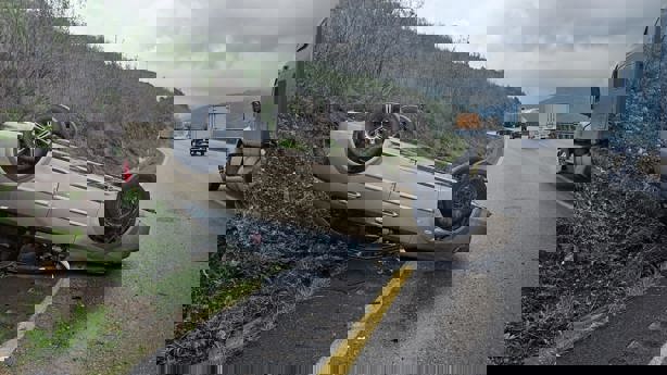 Doble accidente por llovizna en la autopista Orizaba-Puebla; dos lesionados