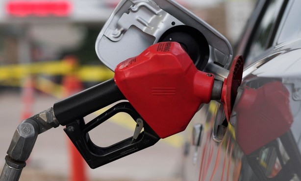 ¿A qué hora es mejor cargar gasolina y por qué? Esto dicen los expertos al respecto