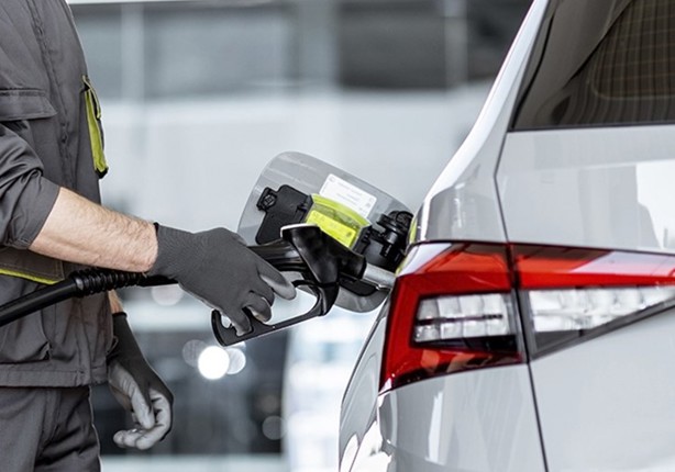 ¿A qué hora es mejor cargar gasolina y por qué? Esto dicen los expertos al respecto