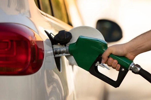 ¿A qué hora es mejor cargar gasolina y por qué? Esto dicen los expertos al respecto