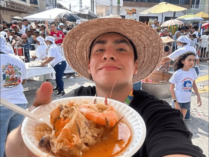 Disfrutan del Arroz a la Tumbada 2025 en Alvarado
