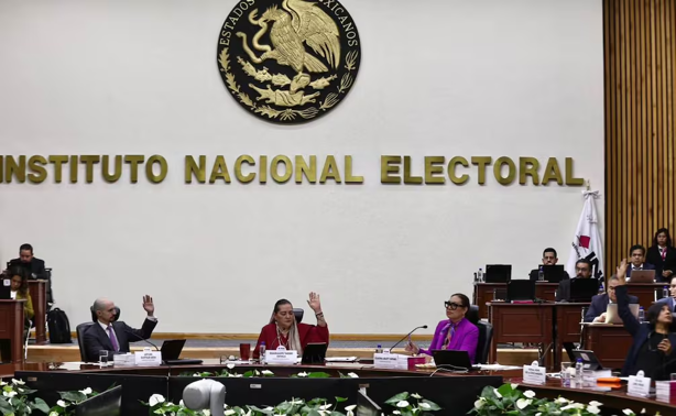INE valida elección judicial; desestima uso de acordeones