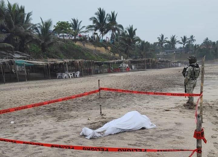 Turista poblano se ahoga en playa del municipio de Cazones