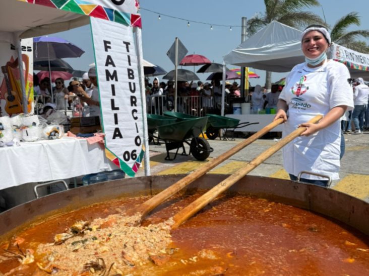 Disfrutan del Arroz a la Tumbada 2025 en Alvarado