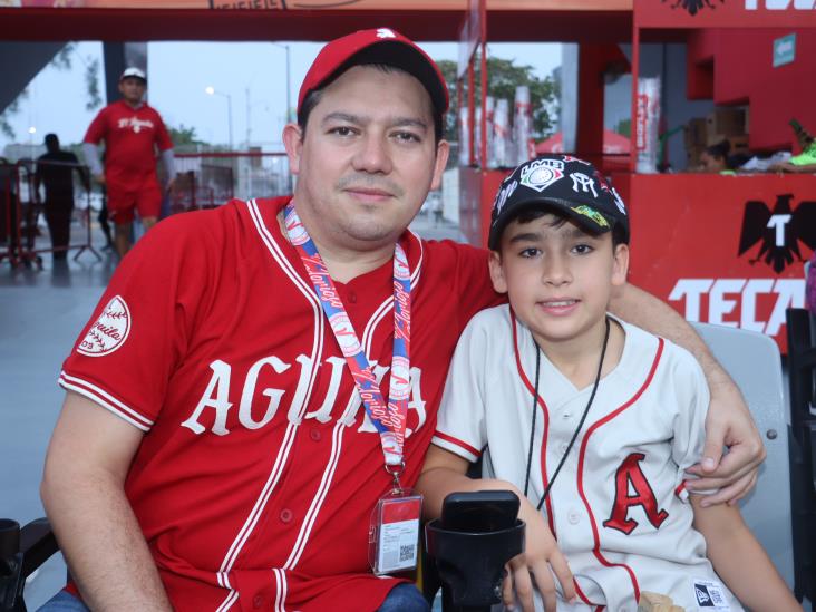 Aficionados de El Águila de Veracruz vibran de emoción en el Beto Ávila