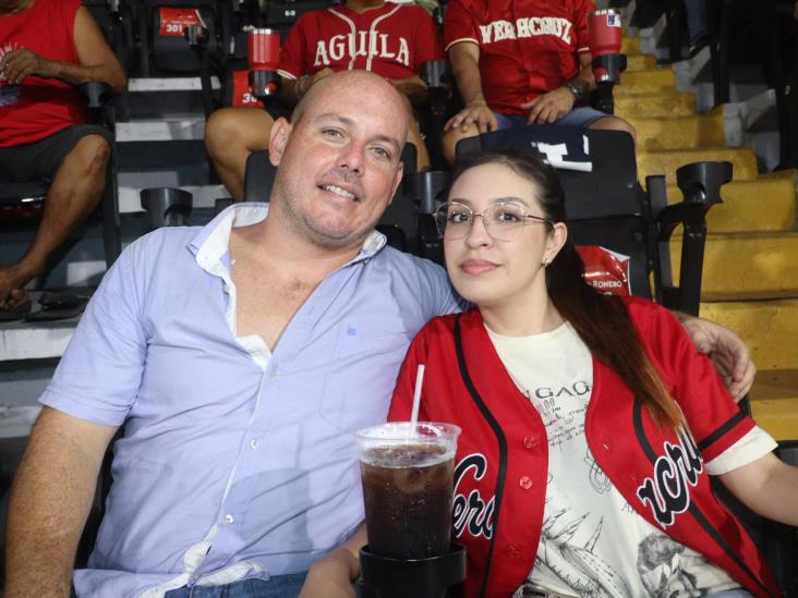 Aficionados de El Águila de Veracruz vibran de emoción en el Beto Ávila