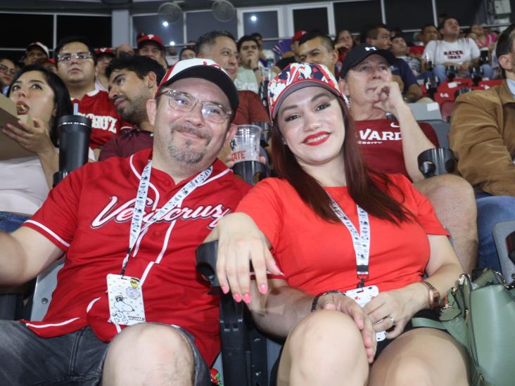Aficionados de El Águila de Veracruz vibran de emoción en el Beto Ávila