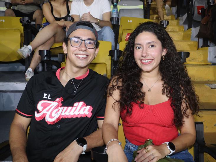 Aficionados de El Águila de Veracruz vibran de emoción en el Beto Ávila