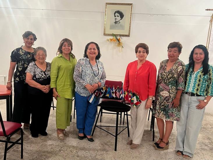 Socias de la Mesa Redonda Panamericana de Coatepec eligen nueva directiva