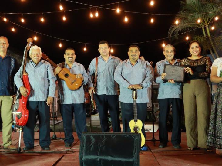 Reconocen trayectoria del Grupo Siquisirí
