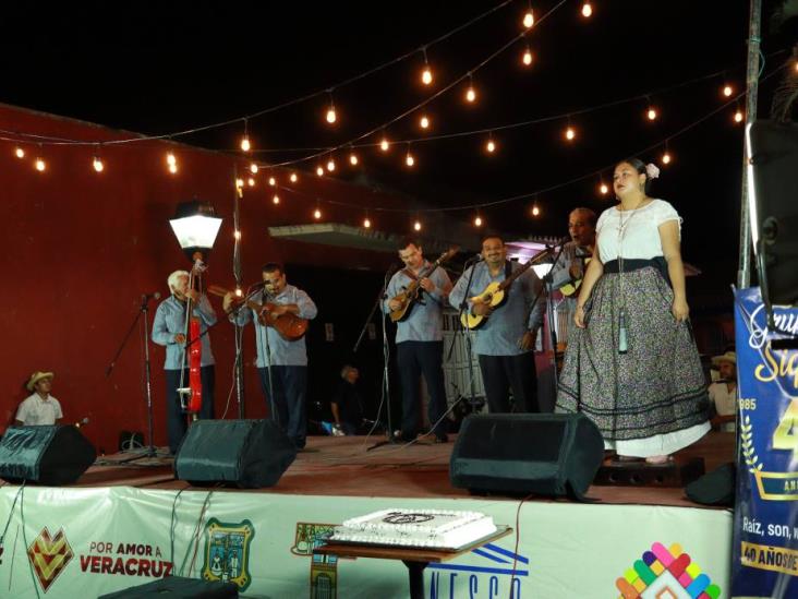 Reconocen trayectoria del Grupo Siquisirí