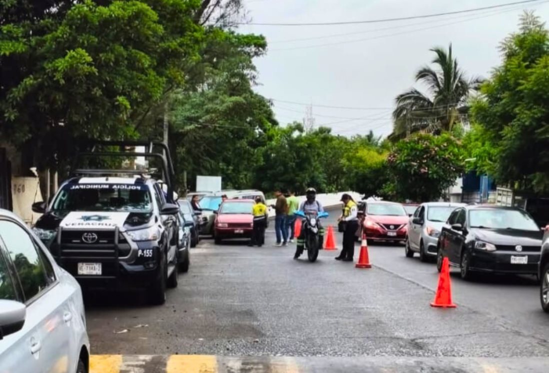 Conductores denuncian que pese a lluvia siguen instalándose retenes de tránsito de Veracruz