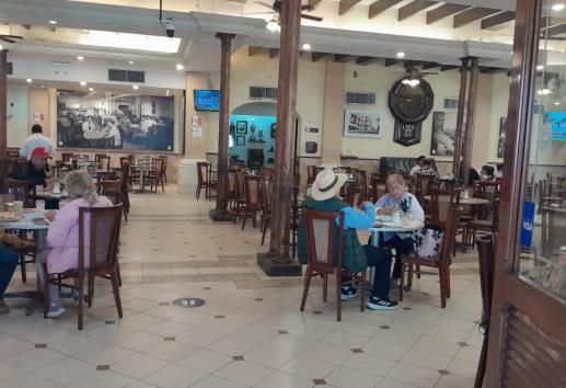 Restaurantes del centro de Veracruz reportan bajas ventas; prevén recorte de personal