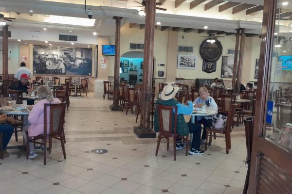 Restaurantes del centro de Veracruz reportan bajas ventas; prevén recorte de personal