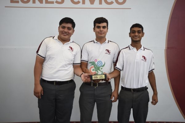 Estudiantes del CECyTEV de Veracruz ganan concurso nacional con vehículo solar