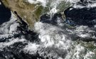 Huracán Erick alcanza categoría 2; prevén vientos muy fuertes e inundaciones en el sur de México