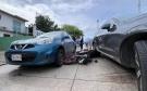 Motociclista termina entre dos autos en la colonia Ocho de Marzo en Veracruz