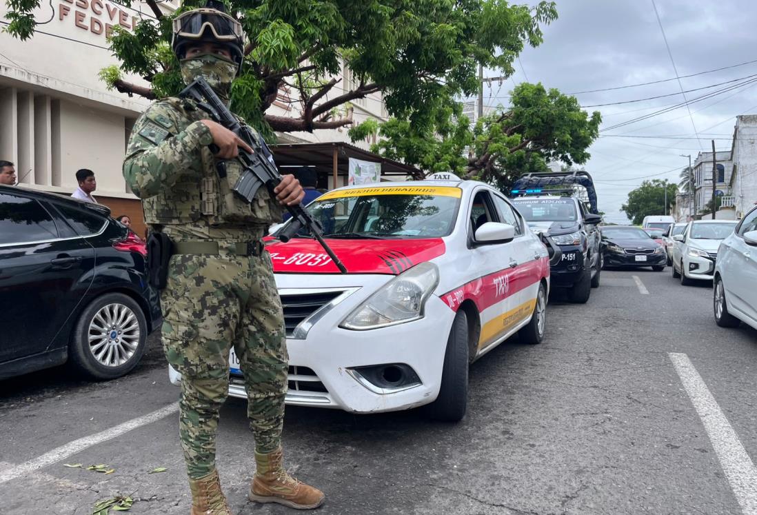 Taxista arrastra a mujer embarazada en Veracruz