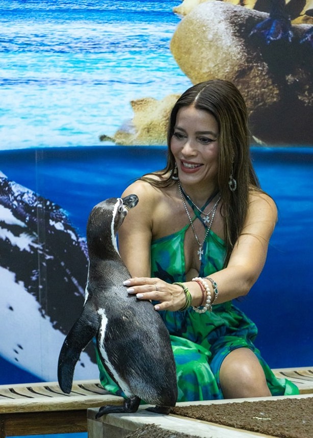 Adriana Fonseca, reina del Carnaval de Veracruz 2025 visita el Aquarium