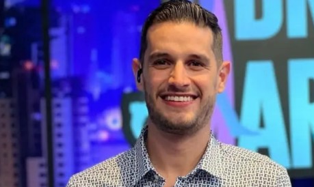 Adrián Marcelo entrevista a amante del Escorpión Dorado; asegura que youtuber quería un hijo fuera del matrimonio