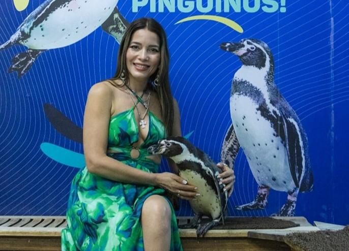Adriana Fonseca, reina del Carnaval de Veracruz 2025 visita el Aquarium
