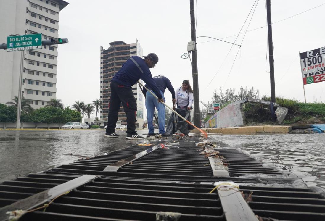 Atienden zonas de encharcamiento por lluvias en Boca del Río