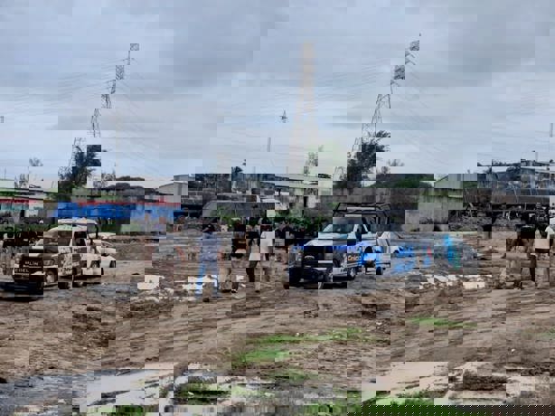 Denuncian a constructora por relleno de terreno en El Tejar; temen riesgo de inundaciones