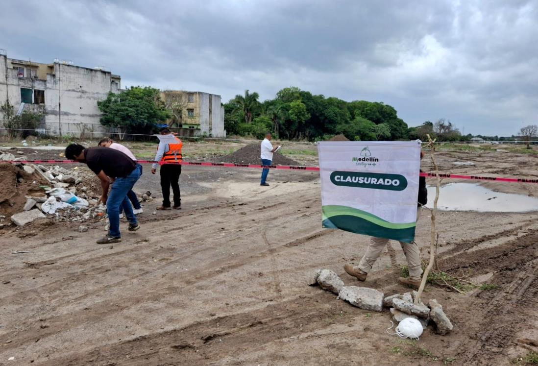 Denuncian a constructora por relleno de terreno en El Tejar; temen riesgo de inundaciones
