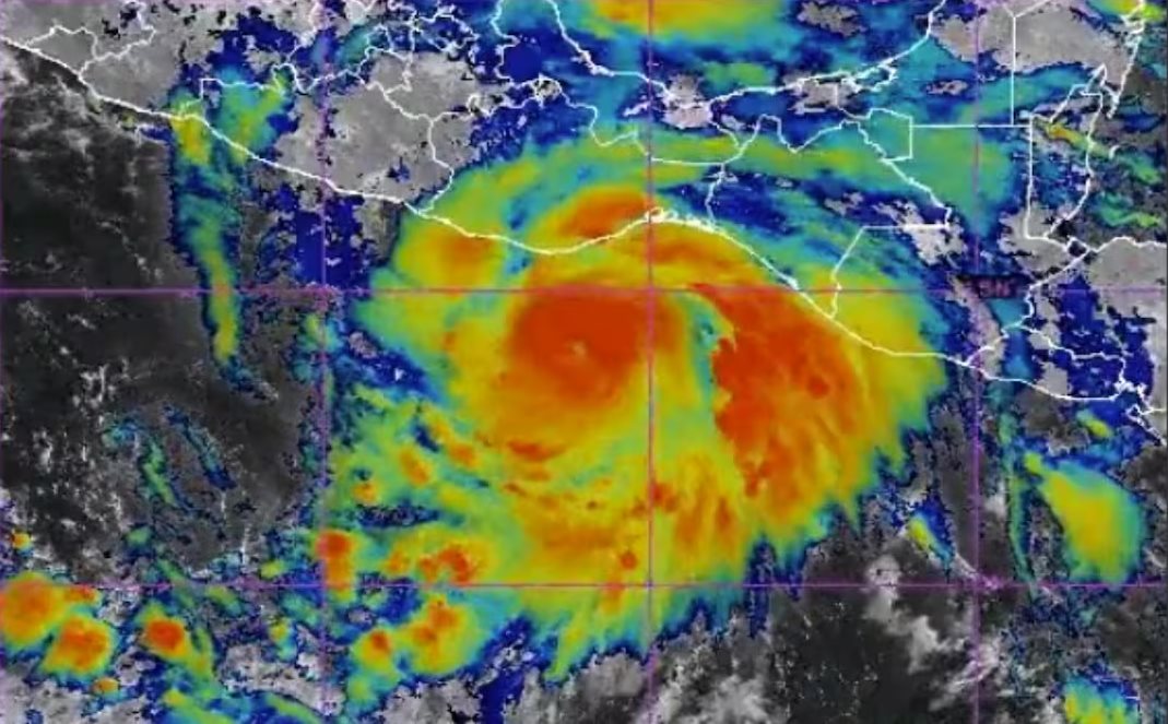 Huracán Erick alcanza categoría 3; sostiene vientos "catastróficos" de más de 195 km/h