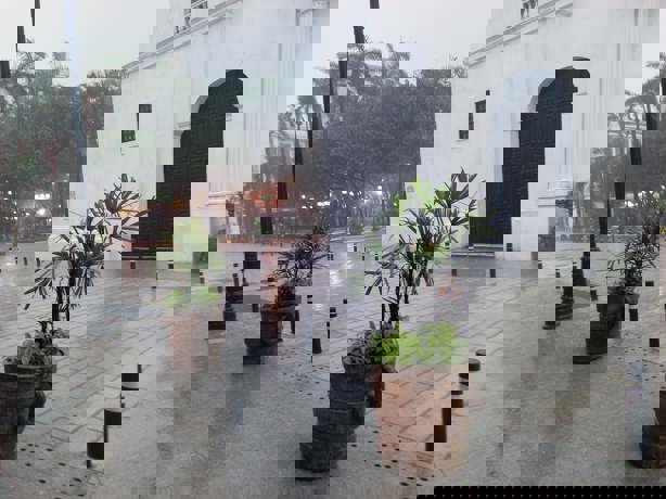 Lluvia en Veracruz pone a los ciudadanos en el centro histórico a resguardarse