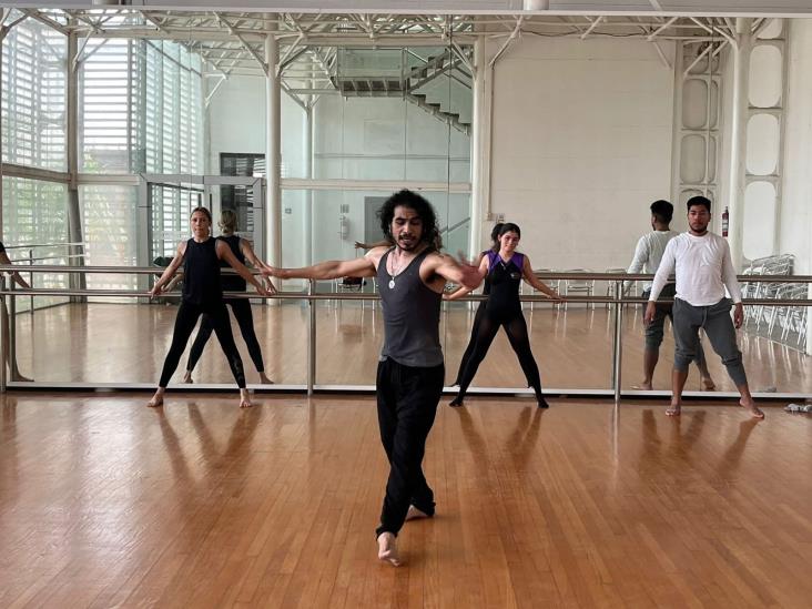 Dante Mancilla imparte el taller ´Conexión: cuerpo-mente y espíritu´, en el CEVART