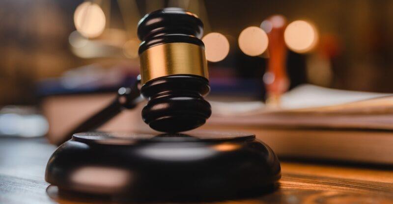 Los políticos deben conocer el derecho: Un pilar esencial para la administración pública y la justicia
