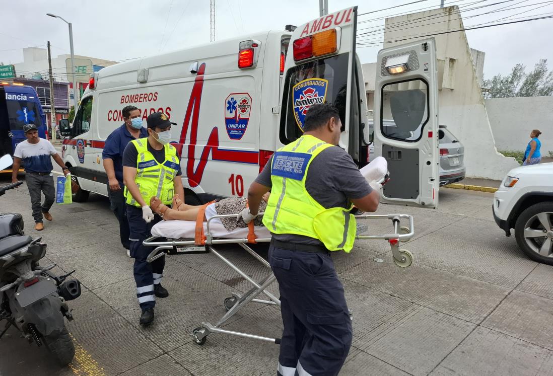 Motociclista arrolla a una mujer en calles de la colonia Centro de Boca del Río