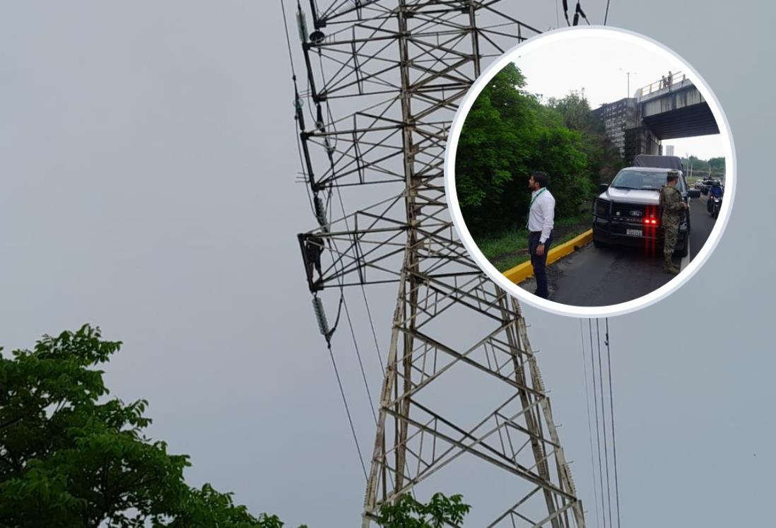Fallece en el hospital el hombre que subió a torre de alta tensión en Veracruz