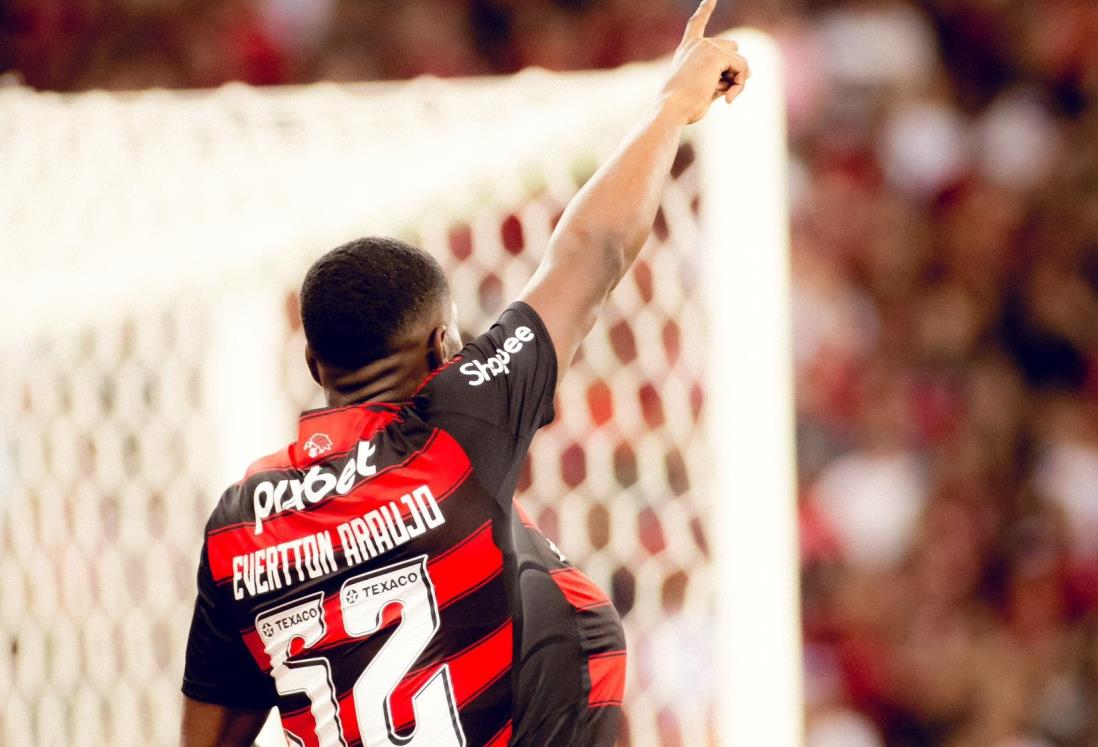 Baila Chelsea al ritmo de samba del Flamengo