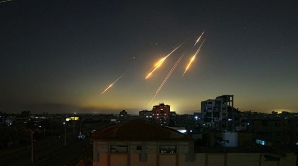 Irán lanza oleada de ataques a Israel; número de heridos ronda los 17
