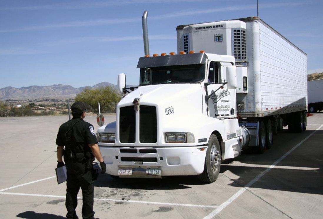 Positivo capacitar en el idioma inglés a choferes de carga que viajan a EU: transportistas