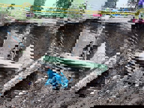 Socavón gigante en Colinas de Santa Fe podría crecer y "tragarse" las casas