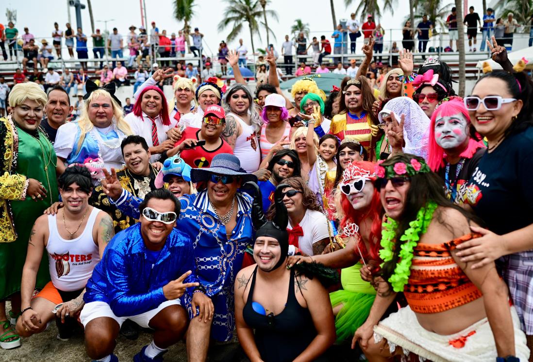 Con éxito realizan el tradicional partido Solteras contra Casadas del Carnaval de Veracruz 2025